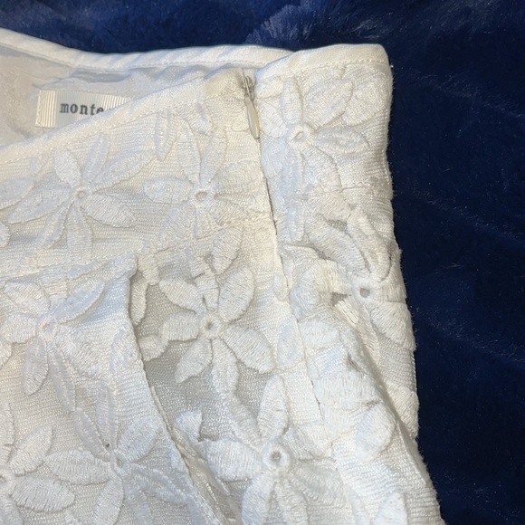 MONTEAU. WHITE DRESSY SHORTS. FLORAL LACE LIKE OVERLAY. 2.5-3” INSEAM. FEMININE - Picture 10 of 10